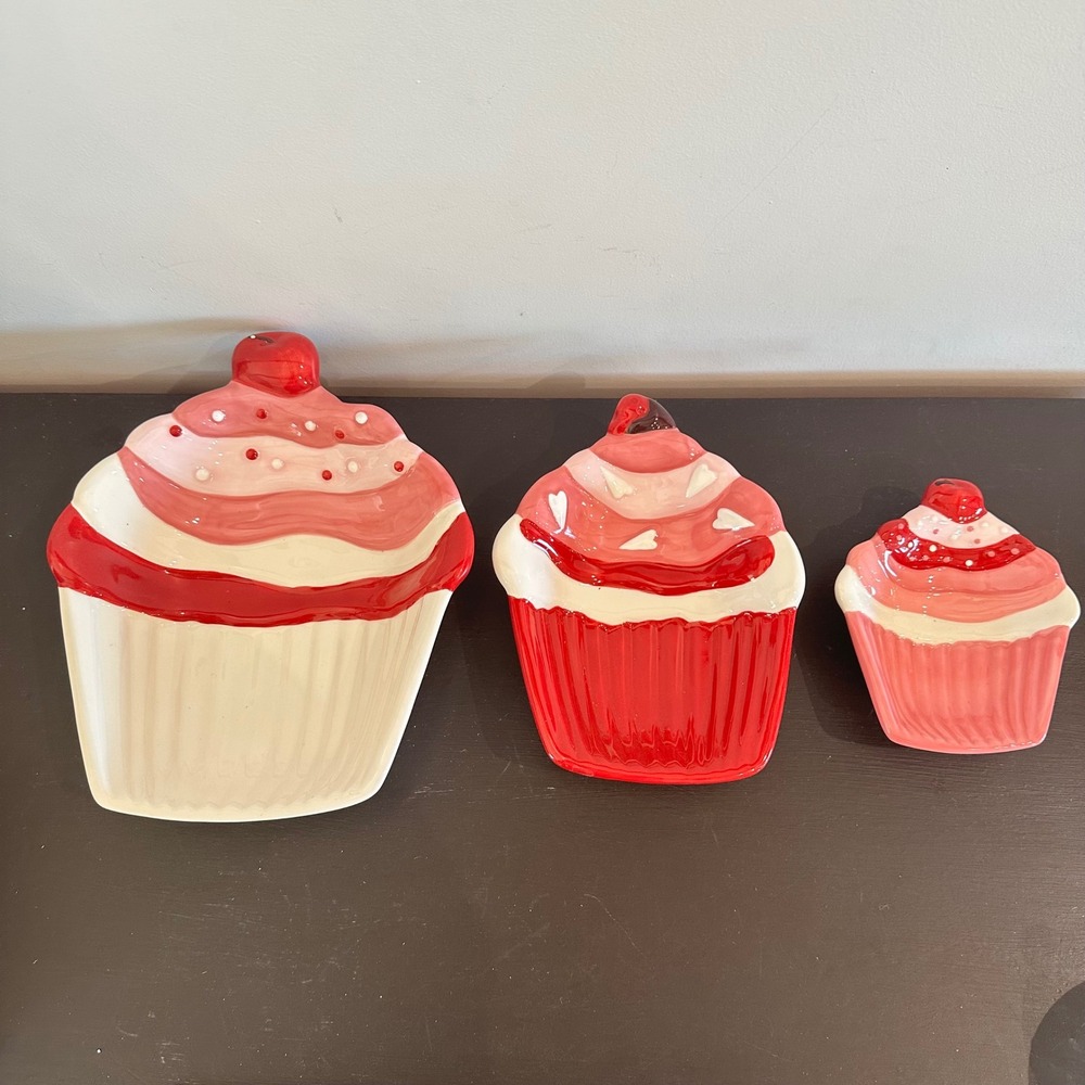 Valentine's Day Cupcake Nesting Bowls Set of 3 Pink Red Ceramic Serving Dishes